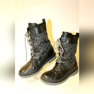 Coach New York Laura Black Signature Logo Lace Up Winter Boots Womens 9 B 39.5